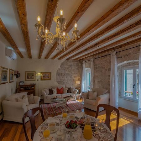Stone Pearl Heritage Luxury Suite Split Exterior photo